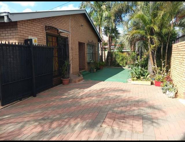 3 BEDROOM HOUSE FOR SALE IN CLAREMONT